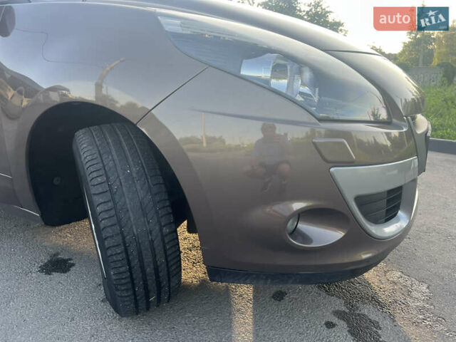 Коричневый Рено Сценик, объемом двигателя 1.6 л и пробегом 160 тыс. км за 8150 $, фото 5 на Automoto.ua