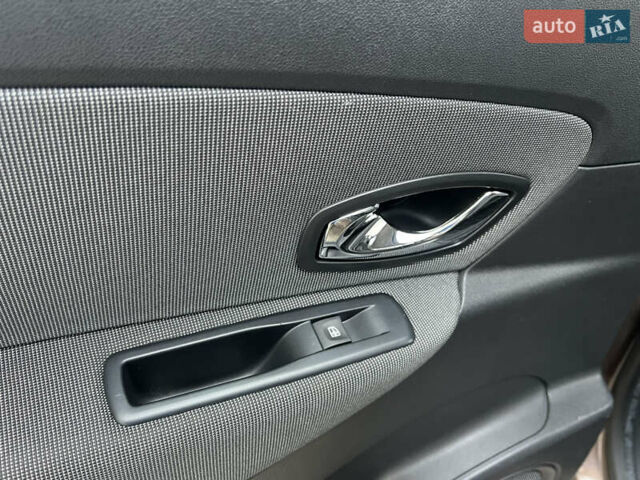 Коричневый Рено Сценик, объемом двигателя 1.6 л и пробегом 120 тыс. км за 8350 $, фото 93 на Automoto.ua