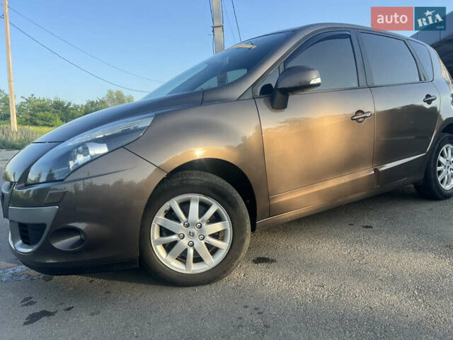 Коричневый Рено Сценик, объемом двигателя 1.6 л и пробегом 160 тыс. км за 8150 $, фото 6 на Automoto.ua