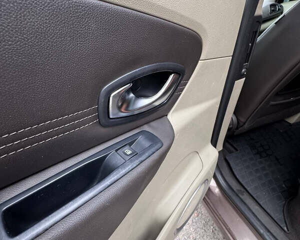 Коричневий Рено Сценік, об'ємом двигуна 1.46 л та пробігом 236 тис. км за 7999 $, фото 11 на Automoto.ua