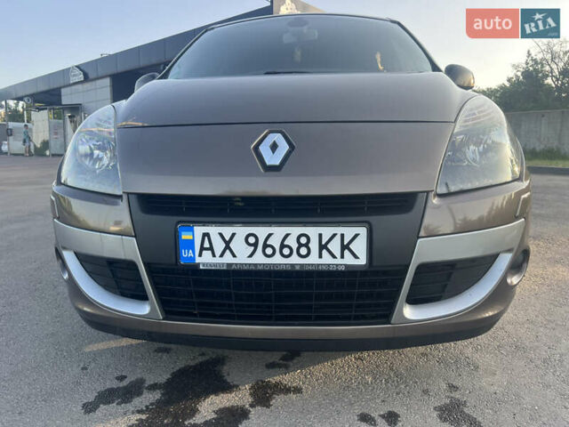Коричневый Рено Сценик, объемом двигателя 1.6 л и пробегом 160 тыс. км за 8150 $, фото 4 на Automoto.ua