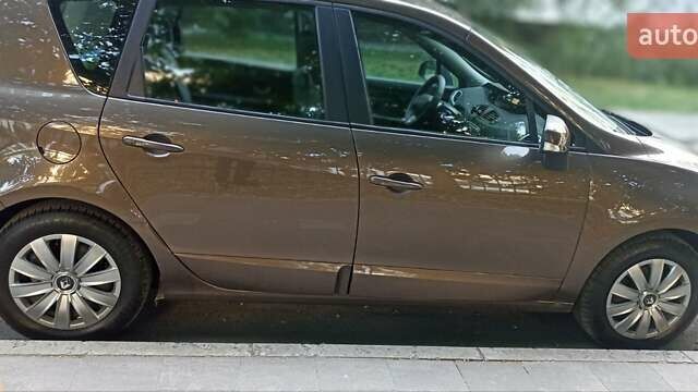 Коричневий Рено Сценік, об'ємом двигуна 1.5 л та пробігом 281 тис. км за 8200 $, фото 11 на Automoto.ua