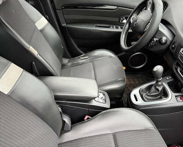 Коричневый Рено Сценик, объемом двигателя 1.46 л и пробегом 275 тыс. км за 7300 $, фото 6 на Automoto.ua