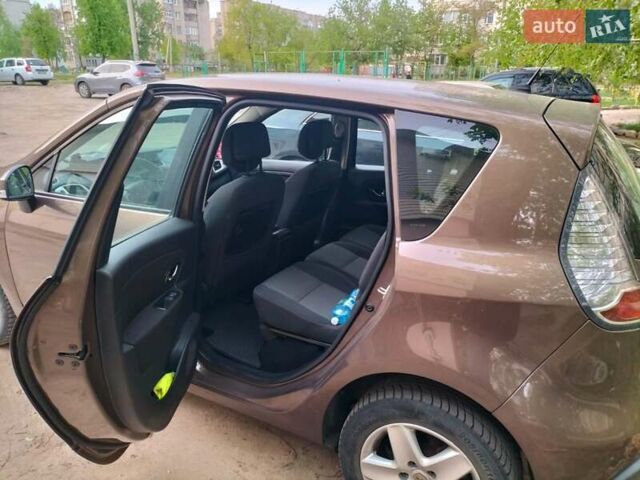 Коричневый Рено Сценик, объемом двигателя 1.46 л и пробегом 218 тыс. км за 8600 $, фото 1 на Automoto.ua