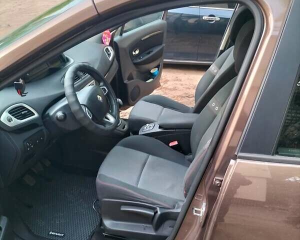 Коричневый Рено Сценик, объемом двигателя 1.46 л и пробегом 218 тыс. км за 8600 $, фото 5 на Automoto.ua