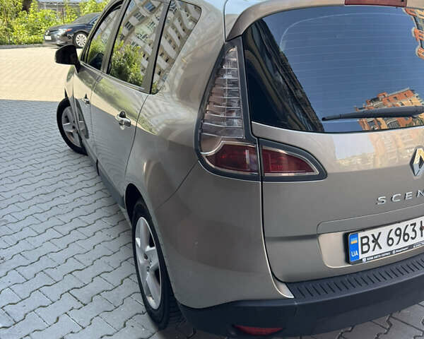 Коричневый Рено Сценик, объемом двигателя 1.46 л и пробегом 248 тыс. км за 7550 $, фото 1 на Automoto.ua