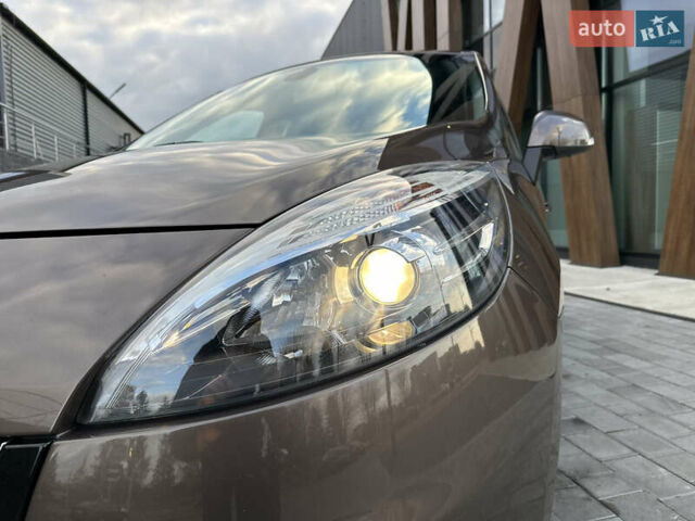 Коричневий Рено Сценік, об'ємом двигуна 1.5 л та пробігом 180 тис. км за 9850 $, фото 17 на Automoto.ua