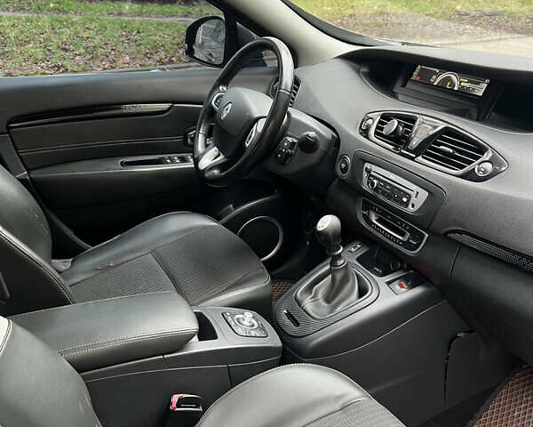 Коричневий Рено Сценік, об'ємом двигуна 1.46 л та пробігом 241 тис. км за 7350 $, фото 14 на Automoto.ua