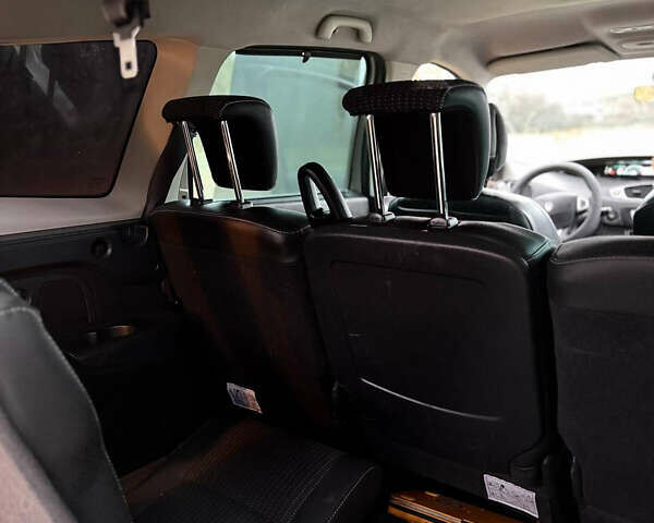 Коричневый Рено Сценик, объемом двигателя 1.46 л и пробегом 275 тыс. км за 7300 $, фото 11 на Automoto.ua