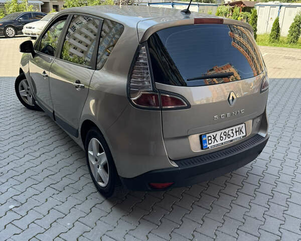 Коричневый Рено Сценик, объемом двигателя 1.46 л и пробегом 248 тыс. км за 7550 $, фото 2 на Automoto.ua