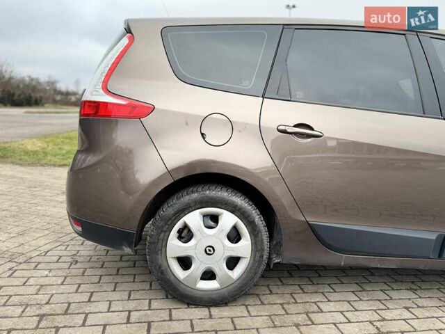 Коричневый Рено Сценик, объемом двигателя 1.46 л и пробегом 255 тыс. км за 7500 $, фото 27 на Automoto.ua