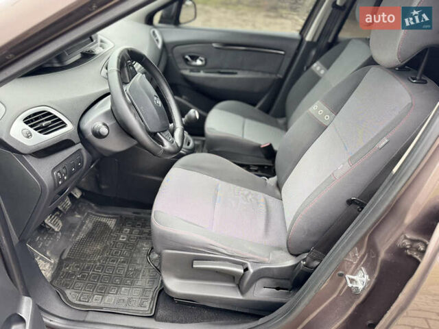 Коричневый Рено Сценик, объемом двигателя 1.46 л и пробегом 255 тыс. км за 7500 $, фото 32 на Automoto.ua