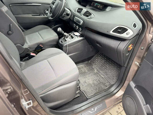 Коричневый Рено Сценик, объемом двигателя 1.46 л и пробегом 255 тыс. км за 7500 $, фото 44 на Automoto.ua