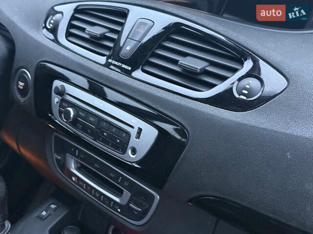 Коричневый Рено Сценик, объемом двигателя 0 л и пробегом 220 тыс. км за 8999 $, фото 17 на Automoto.ua