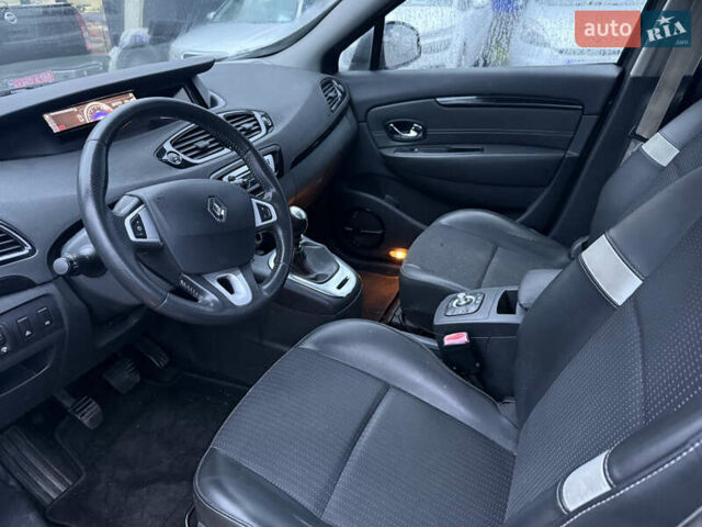 Коричневый Рено Сценик, объемом двигателя 0 л и пробегом 220 тыс. км за 8999 $, фото 7 на Automoto.ua