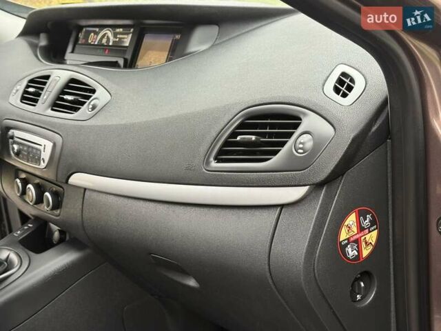 Коричневый Рено Сценик, объемом двигателя 1.6 л и пробегом 129 тыс. км за 9300 $, фото 56 на Automoto.ua