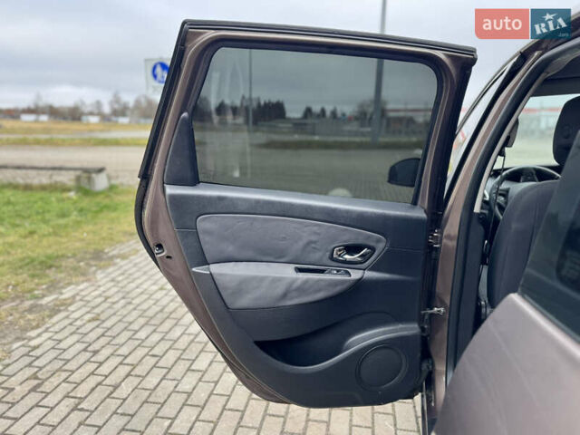 Коричневый Рено Сценик, объемом двигателя 1.46 л и пробегом 255 тыс. км за 7500 $, фото 36 на Automoto.ua