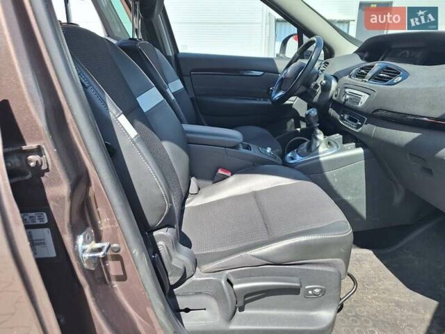 Коричневый Рено Сценик, объемом двигателя 1.5 л и пробегом 273 тыс. км за 7900 $, фото 19 на Automoto.ua