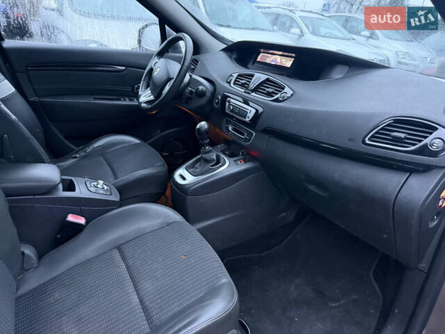 Коричневый Рено Сценик, объемом двигателя 0 л и пробегом 220 тыс. км за 8999 $, фото 15 на Automoto.ua