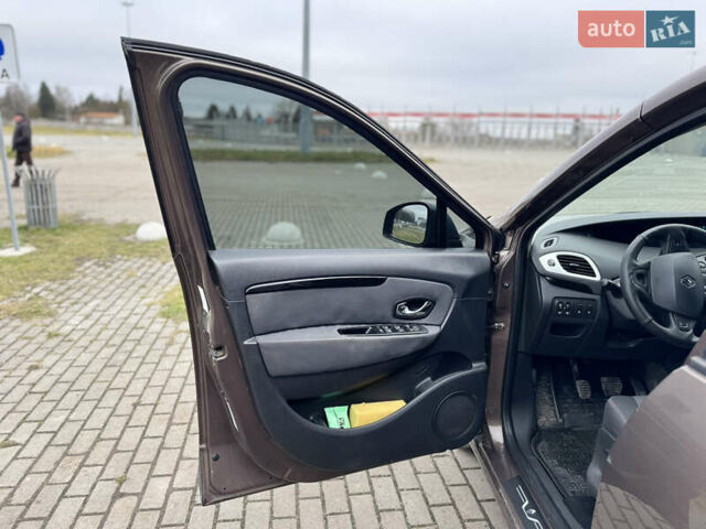 Коричневый Рено Сценик, объемом двигателя 1.46 л и пробегом 255 тыс. км за 7500 $, фото 31 на Automoto.ua