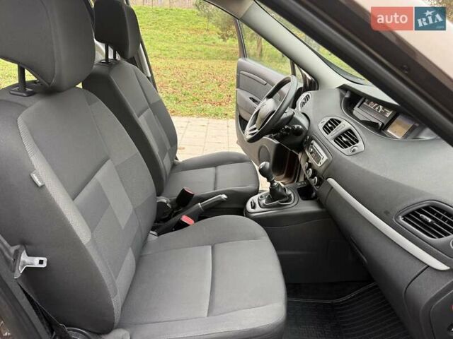 Коричневый Рено Сценик, объемом двигателя 1.6 л и пробегом 129 тыс. км за 9300 $, фото 55 на Automoto.ua