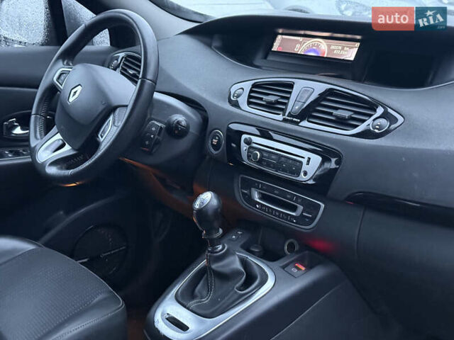 Коричневый Рено Сценик, объемом двигателя 0 л и пробегом 220 тыс. км за 8999 $, фото 16 на Automoto.ua