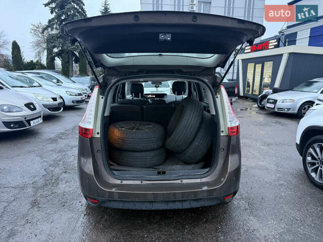 Коричневый Рено Сценик, объемом двигателя 0 л и пробегом 220 тыс. км за 8999 $, фото 12 на Automoto.ua
