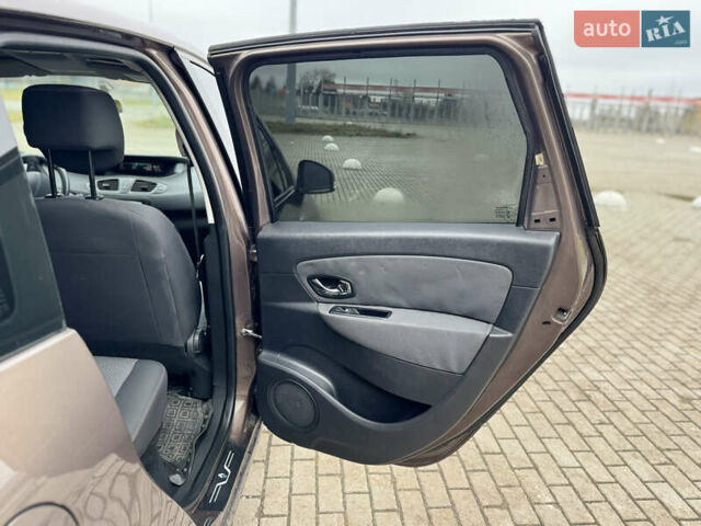 Коричневый Рено Сценик, объемом двигателя 1.46 л и пробегом 255 тыс. км за 7500 $, фото 39 на Automoto.ua