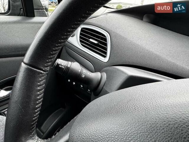 Коричневий Рено Сценік, об'ємом двигуна 1.46 л та пробігом 163 тис. км за 10499 $, фото 40 на Automoto.ua