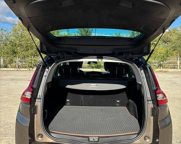 Коричневый Рено Сценик, объемом двигателя 1.6 л и пробегом 196 тыс. км за 17199 $, фото 3 на Automoto.ua