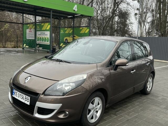 Коричневый Рено Сценик, объемом двигателя 1.4 л и пробегом 195 тыс. км за 4900 $, фото 1 на Automoto.ua