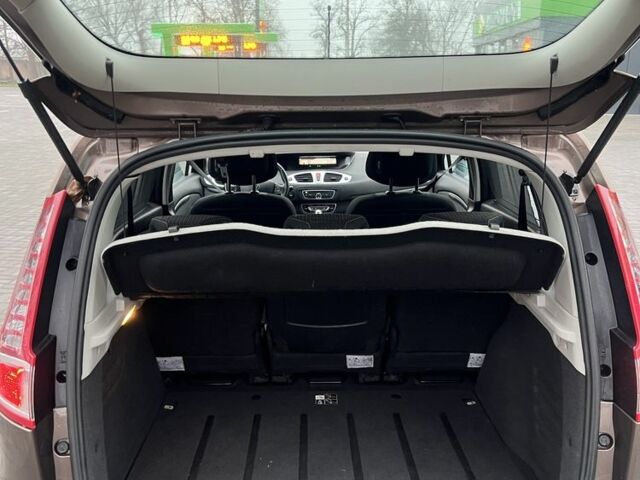 Коричневый Рено Сценик, объемом двигателя 1.4 л и пробегом 195 тыс. км за 4900 $, фото 5 на Automoto.ua