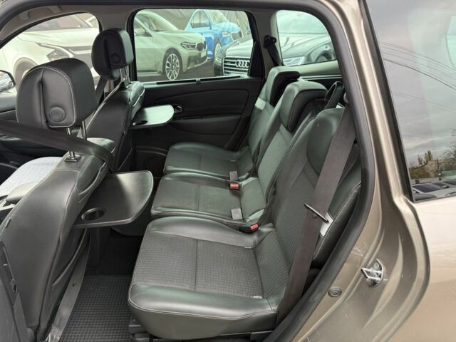 Коричневый Рено Сценик, объемом двигателя 1.5 л и пробегом 215 тыс. км за 9900 $, фото 5 на Automoto.ua