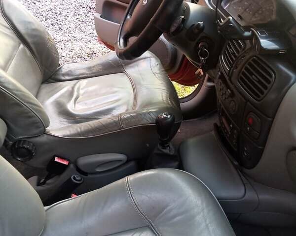 Красный Рено Сценик, объемом двигателя 1.6 л и пробегом 247 тыс. км за 3500 $, фото 3 на Automoto.ua