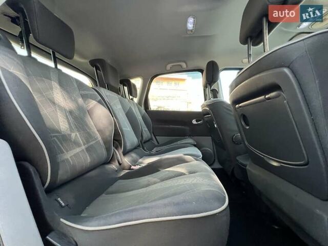 Красный Рено Сценик, объемом двигателя 1.5 л и пробегом 300 тыс. км за 2950 $, фото 52 на Automoto.ua