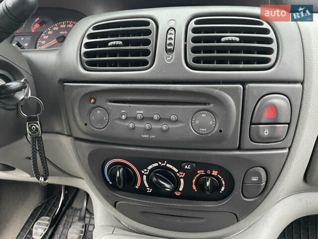 Рено Сценік 2003 у Дрогобичі на Automoto.ua Червоний Рено Сценік, об'ємом двигуна 1.6 л та пробігом 200 тис. км за 3750 $, фото 24 на Automoto.ua