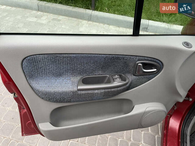 Рено Сценік 2003 у Дрогобичі на Automoto.ua Червоний Рено Сценік, об'ємом двигуна 1.6 л та пробігом 200 тис. км за 3750 $, фото 21 на Automoto.ua