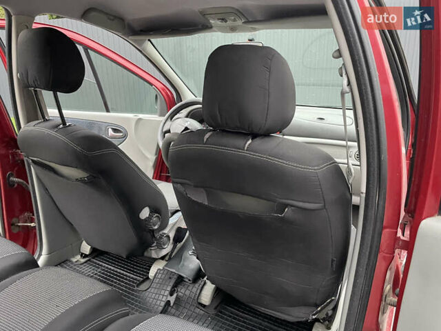 Рено Сценік 2003 у Дрогобичі на Automoto.ua Червоний Рено Сценік, об'ємом двигуна 1.6 л та пробігом 200 тис. км за 3750 $, фото 26 на Automoto.ua