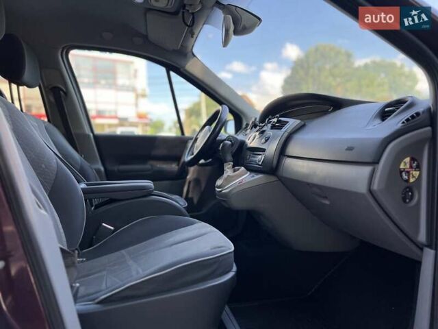 Красный Рено Сценик, объемом двигателя 1.5 л и пробегом 300 тыс. км за 2950 $, фото 47 на Automoto.ua