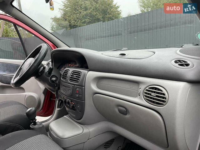 Рено Сценік 2003 у Дрогобичі на Automoto.ua Червоний Рено Сценік, об'ємом двигуна 1.6 л та пробігом 200 тис. км за 3750 $, фото 22 на Automoto.ua