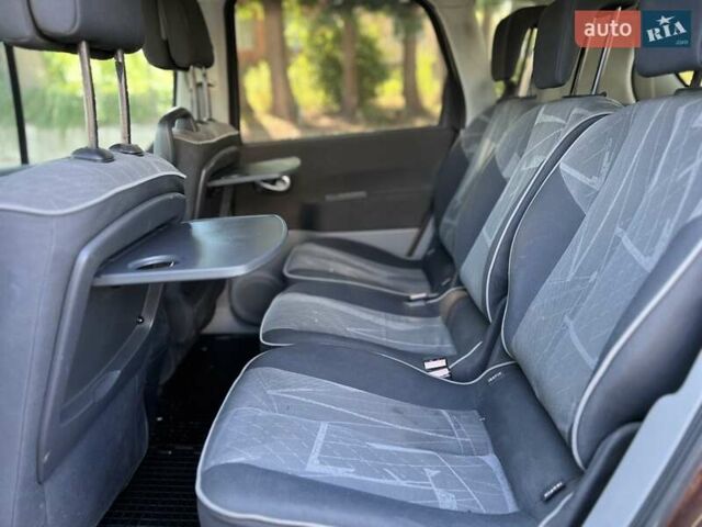 Красный Рено Сценик, объемом двигателя 1.5 л и пробегом 300 тыс. км за 2950 $, фото 64 на Automoto.ua
