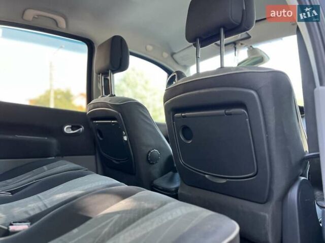 Красный Рено Сценик, объемом двигателя 1.5 л и пробегом 300 тыс. км за 2950 $, фото 42 на Automoto.ua
