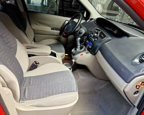 Красный Рено Сценик, объемом двигателя 1.6 л и пробегом 202 тыс. км за 4700 $, фото 28 на Automoto.ua