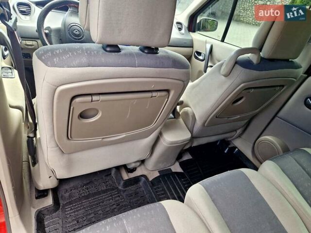 Красный Рено Сценик, объемом двигателя 1.6 л и пробегом 202 тыс. км за 4700 $, фото 23 на Automoto.ua