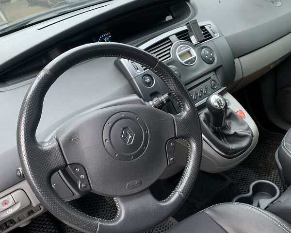 Красный Рено Сценик, объемом двигателя 1.6 л и пробегом 211 тыс. км за 5400 $, фото 6 на Automoto.ua