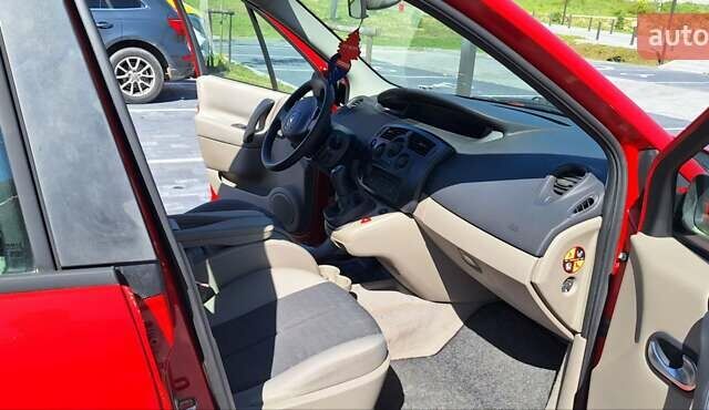 Красный Рено Сценик, объемом двигателя 1.6 л и пробегом 129 тыс. км за 4300 $, фото 7 на Automoto.ua