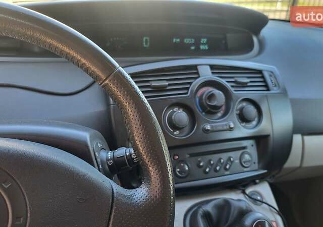 Червоний Рено Сценік, об'ємом двигуна 1.6 л та пробігом 270 тис. км за 4100 $, фото 5 на Automoto.ua