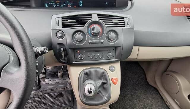 Красный Рено Сценик, объемом двигателя 1.6 л и пробегом 129 тыс. км за 4300 $, фото 11 на Automoto.ua