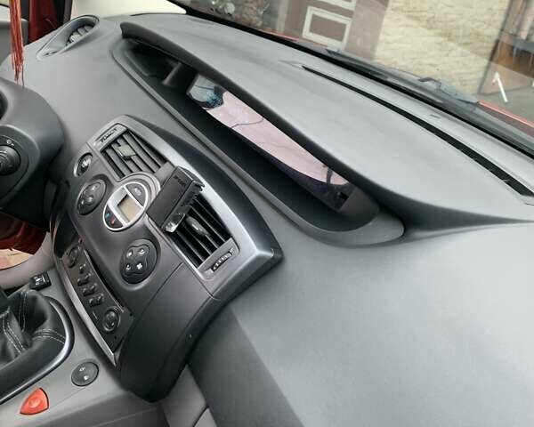 Красный Рено Сценик, объемом двигателя 1.6 л и пробегом 211 тыс. км за 5400 $, фото 11 на Automoto.ua