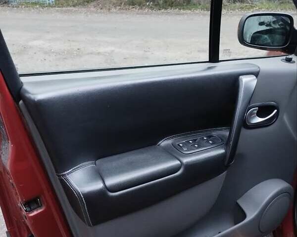 Красный Рено Сценик, объемом двигателя 1.6 л и пробегом 259 тыс. км за 4200 $, фото 12 на Automoto.ua